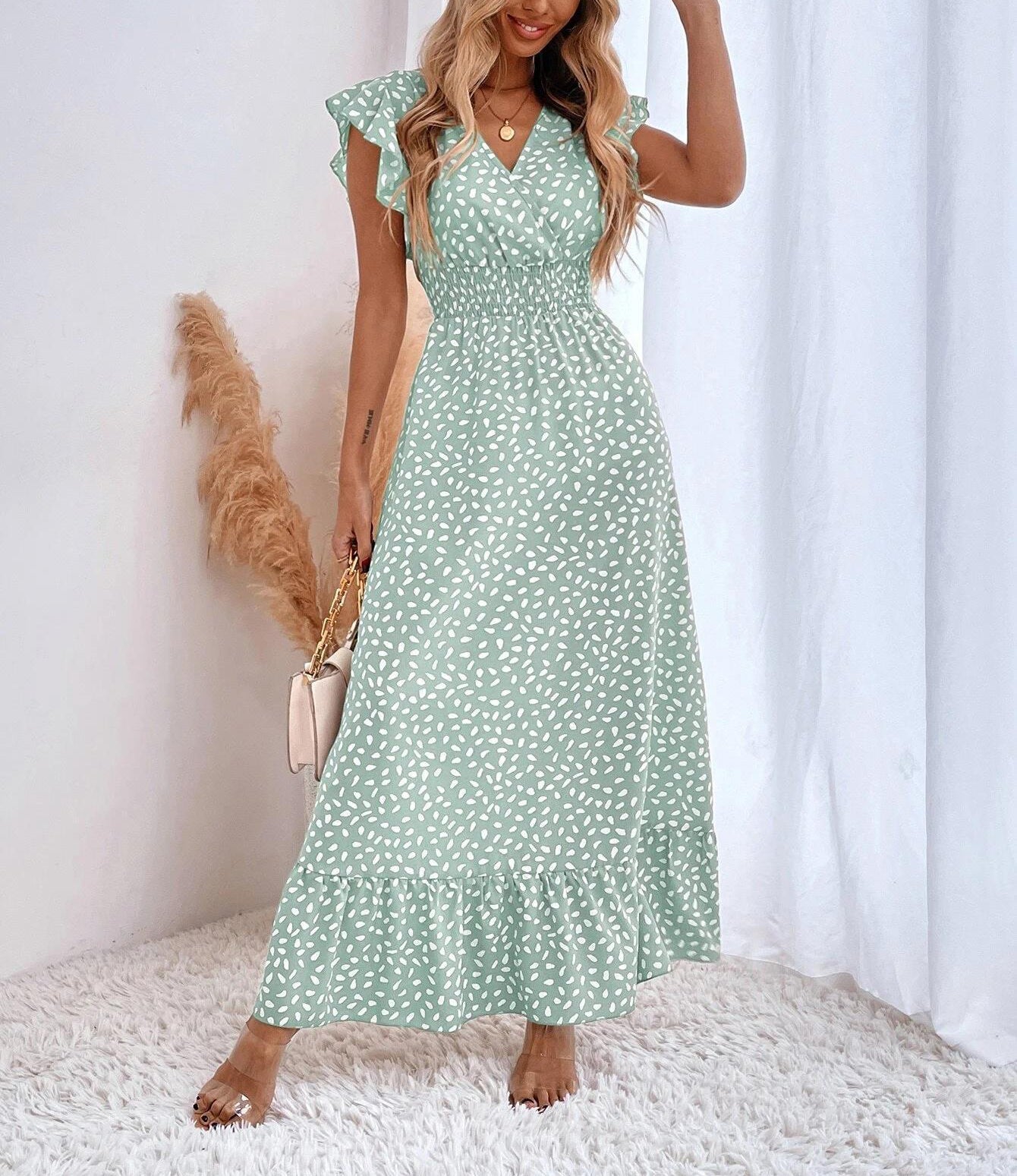 Robe longue à imprimé, volants aux manches et col en V