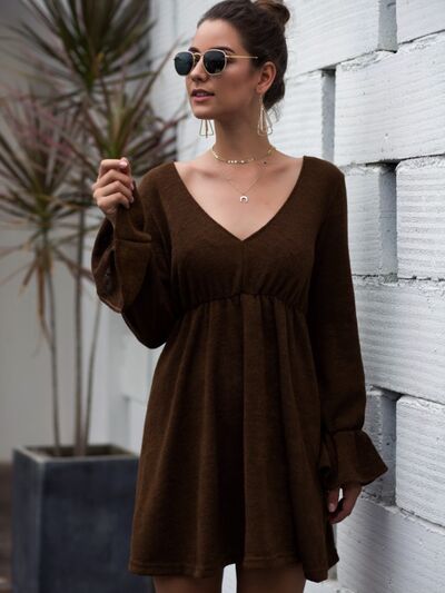 Mini-Kleid mit Volantärmeln und V-Ausschnitt