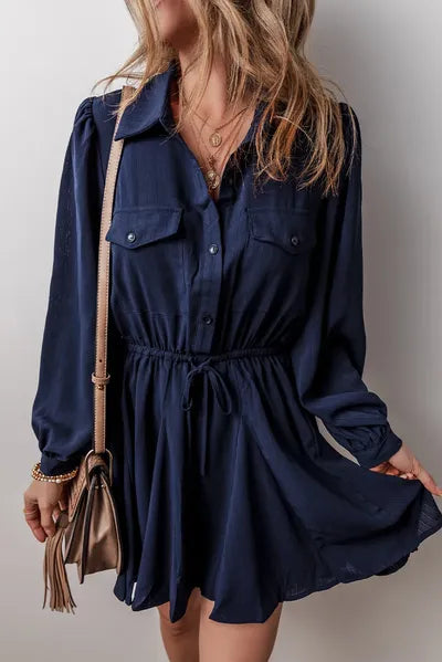 Kleid mit Kordelzug, halber Knopfleiste und langen Ärmeln
