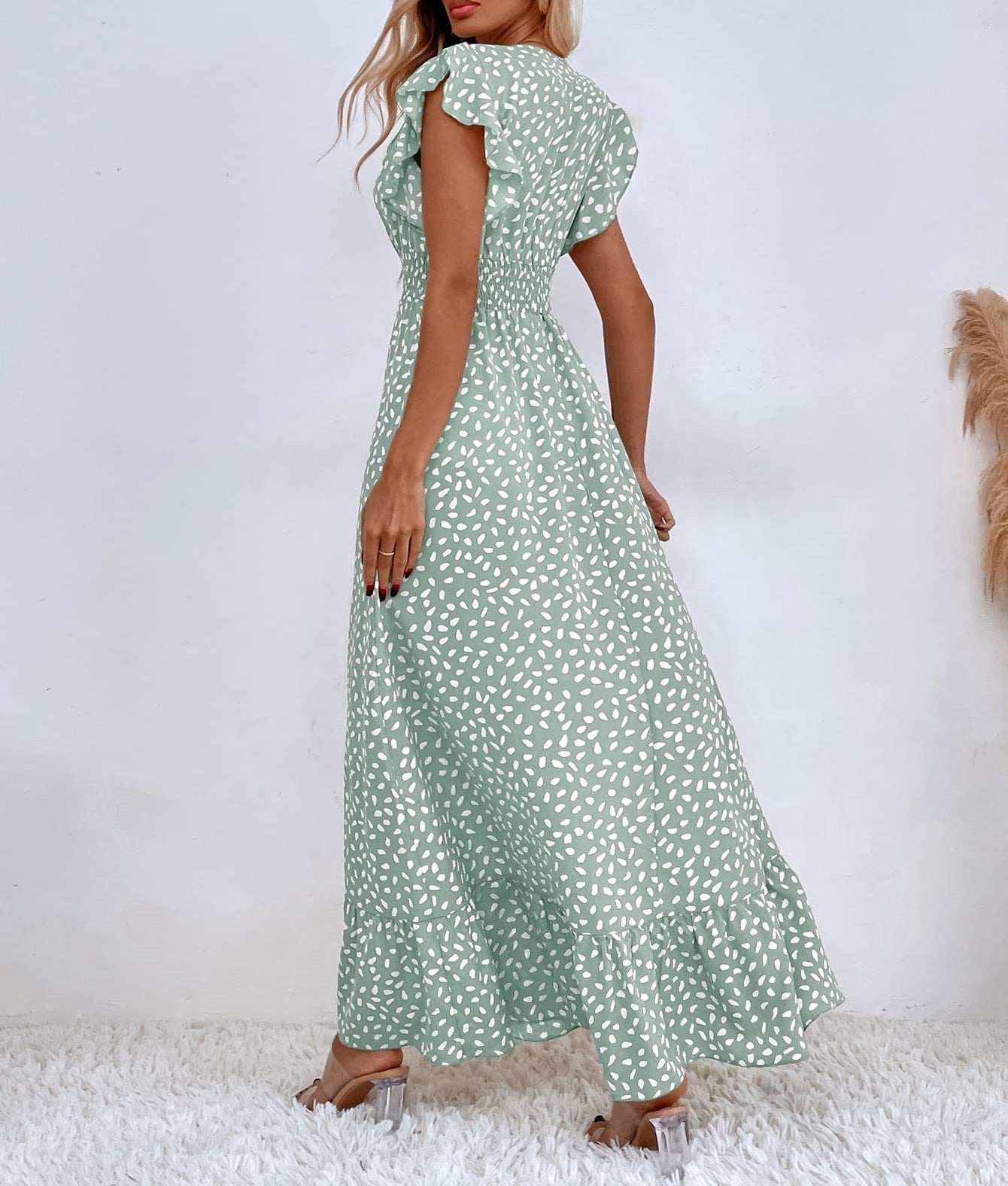 Robe longue à imprimé, volants aux manches et col en V