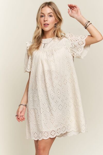 ADORA Rüschenkleid mit Lochstickerei und Rundhalsausschnitt