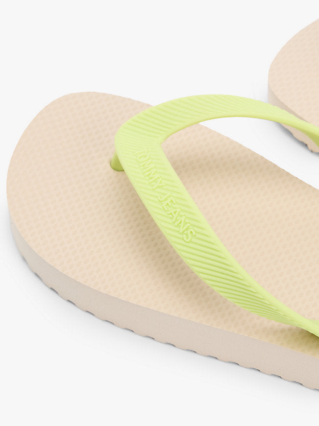 Fine Cleat Embossed Logo Flip-Flops
