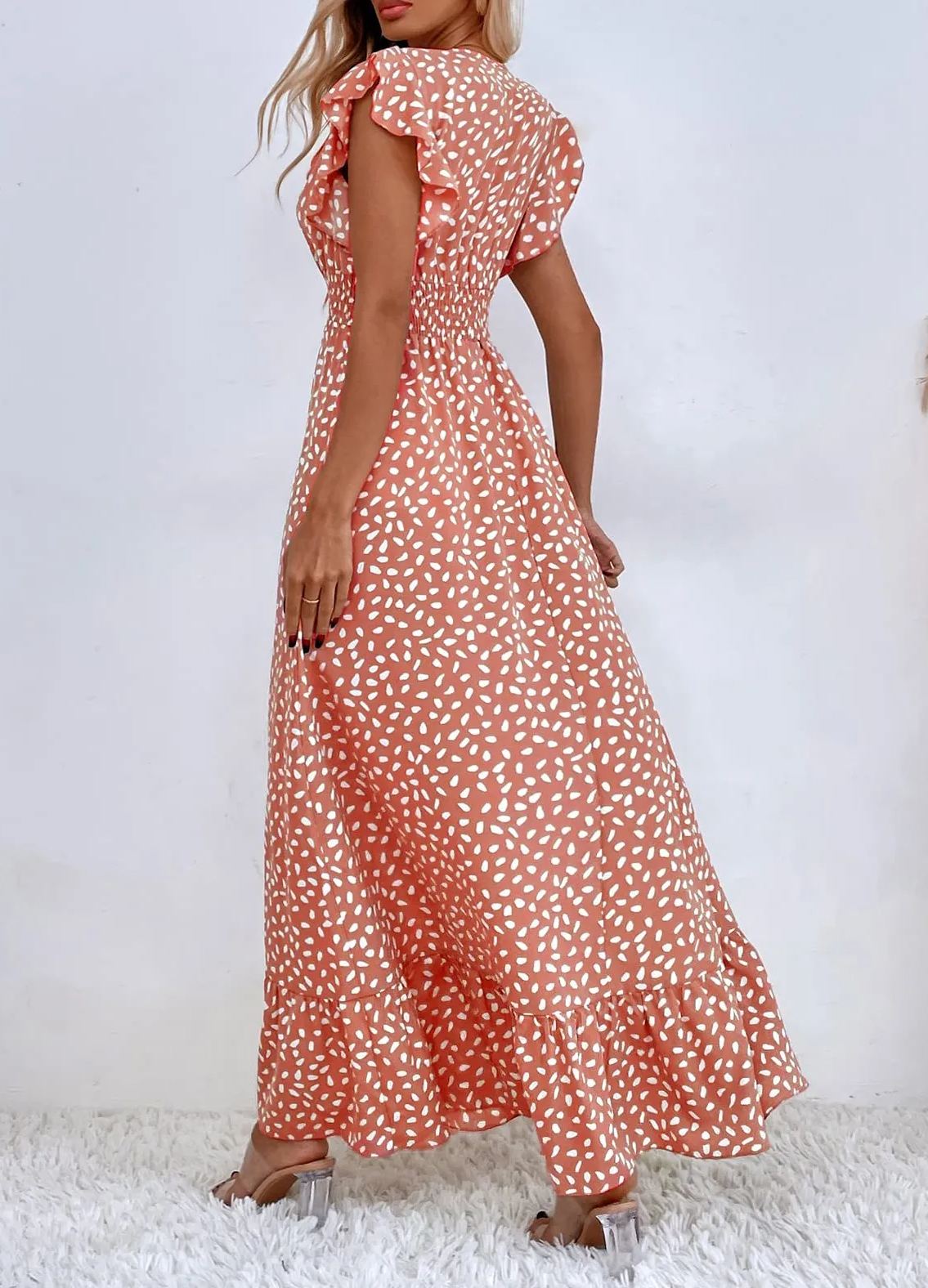 Robe longue à imprimé, volants aux manches et col en V